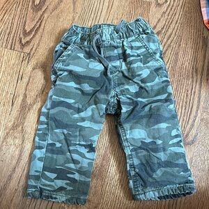 Gap fleece lined camo pants. GUC. Size 12-18 months.